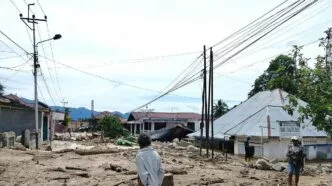 Banjir bandang pasar maninjau agam