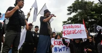 Eks Buruh Sritex Berunjuk Rasa di PN Semarang, Tuntut Kepastian Pembayaran Pesangon dan THR Demo mantan pekerja pt sritex di semarang