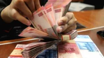 Ilustrasi pajak thr dan gaji ke13