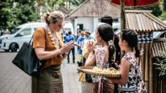 Kunjungan wisman ke bali