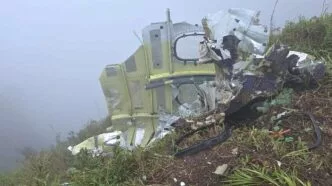 Penampakan serpihan pesawat atr 42 500 yang jatuh di puncak bulusaraung