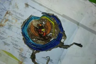 Serpihan barang diduga milik pesawat ATR 42