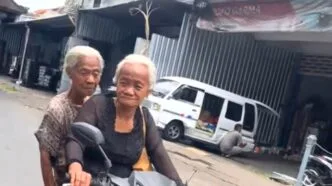 Heboh di Klungkung, Dua Nenek Naik Motor Ternyata Ibu Anak dari Kemoning