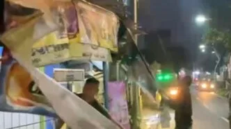 Jalur Menuju Rumah Prabowo Dibersihkan dari Baliho dan Spanduk Ilegal