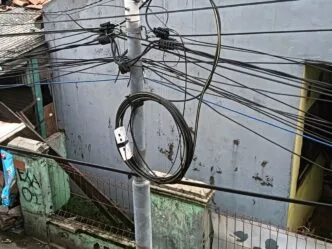 Marak Kabel WiFi Ilegal di Tiang Listrik, PLN Rembang Siapkan Tindakan Tegas