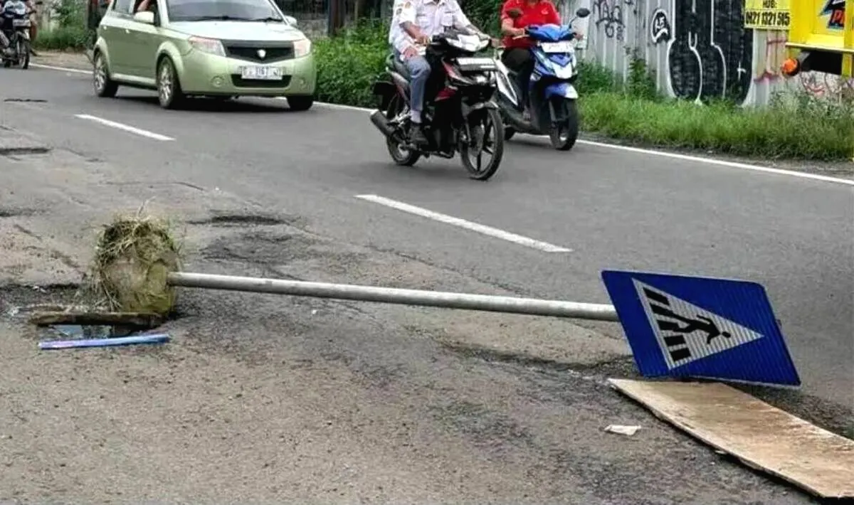 Masyarakat Bisa Laporkan Jalan Rusak, Pejabat Bisa Dijerat Pidana Menteri PU hingga Bupati Terancam Penjara Jika Biarkan Jalan Berlubang