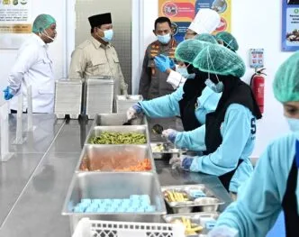 Dituduh Hamburkan Uang, Prabowo: MBG Justru Lindungi Dana dari Korupsi Program Makan Bergizi Gratis Jadi Sorotan, Prabowo Bela Efisiensi Anggaran