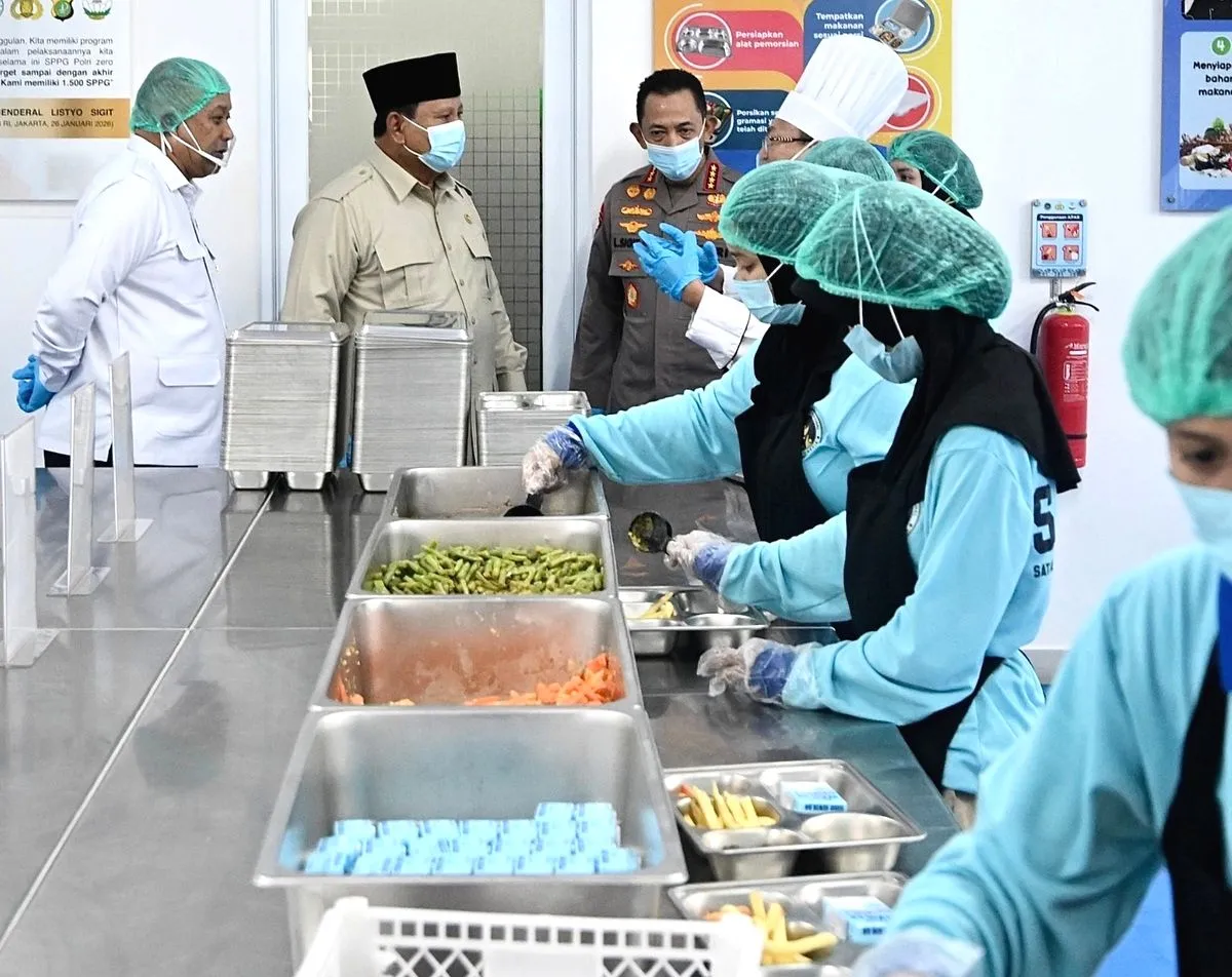Dituduh Hamburkan Uang, Prabowo: MBG Justru Lindungi Dana dari Korupsi Program Makan Bergizi Gratis Jadi Sorotan, Prabowo Bela Efisiensi Anggaran