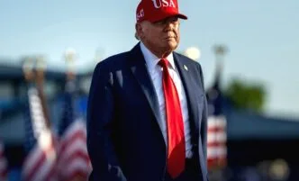 Trump Umumkan Operasi Militer Besar di Iran untuk Lindungi Warga Amerika Trump Janji Hancurkan Rudal dan Industri Militer Iran dalam Operasi Besar