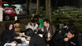 Aksi sahur di makam epi kusnandar viral