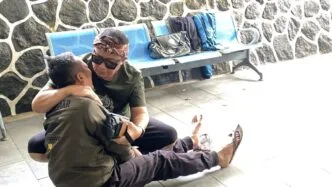 Pengakuan Menyedihkan Remaja Sukabumi Sebelum Meninggal Diduga Dianiaya Ibu Tiri: “Diberi Minum Air Panas” Anwar satibi ayah bocah histeris usai anaknya selesai diautopsi