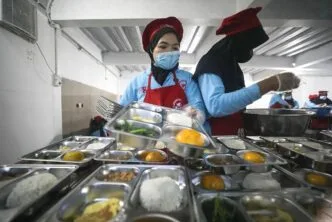 Isu Keuntungan Mitra SPPG MBG Tembus Rp1,8 Miliar per Tahun Ditanggapi BGN: “Asumsi Tidak Berdasar” Dapur MBG bisnis menguntungkan