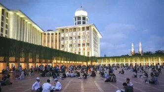 Iftar di masjid istiqlal jakarta