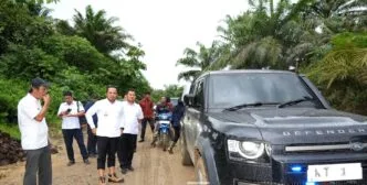 Mobil dinas gubernur kaltim 8.5 miliar