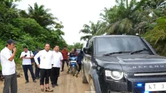 Mobil dinas gubernur kaltim 8.5 miliar