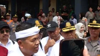 Strategi Atasi Macet Mudik, Dedi Mulyadi Kompensasi Transportasi Tradisional Rp6,9 Miliar Dedi Mulyadi Beri Kompensasi Rp1,4 Juta untuk Kusir Delman dan Tukang Becak di Jalur Mudik Garut
