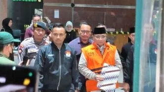 KPK Resmi Tahan Mantan Menag Yaqut Cholil Qoumas dalam Kasus Korupsi Kuota Haji KPK tahan eks menag yaqut