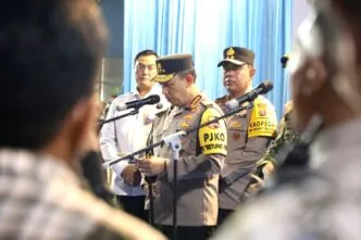 Kapolri Beri Penghargaan Anumerta untuk Brigadir Fajar yang Gugur di Tugas Mudik