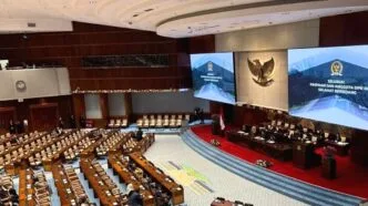 MK Putuskan UU Pensiun DPR Bermasalah, Pemerintah-DPR Wajib Buat Aturan Baru MK Minta Pemerintah dan DPR Susun UU Baru soal Pensiun Anggota DPR