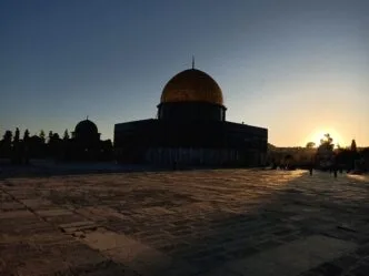 Masjid Al Aqsa Ditutup Israel Jelang Idul Fitri, Jemaah Terpaksa Shalat di Luar