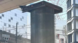 Pipa Misterius Setinggi 10 Meter Tiba tiba Muncul di Osaka, Lalu Lintas Sempat Lumpuh