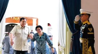 Prabowo Sambut Megawati di Istana, Momen Gandengan Tangan Viral