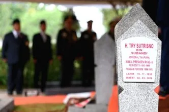 Presiden Prabowo Pimpin Langsung Prosesi Pemakaman Wakil Presiden ke 6 Try Sutrisno