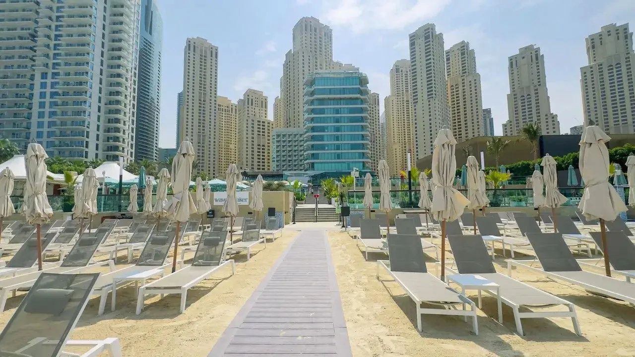Dubai Jadi Kota Hantu Sejak Serangan Iran, Ekspatriat dan Turis Kabur, Pantai dan Hotel Kosong Dubai sepi ditinggal ekspatriat dan turis