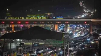 Arus Balik Memuncak, Lalu Lintas Tol Cikampek Naik 206 Persen Volume Kendaraan ke Jabotabek Tembus 2,56 Juta Gerbang tol cikampek arus balik