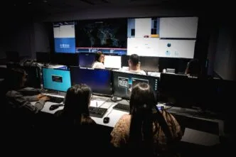 Perusahaan Medis Global AS Stryker Diserang Hacker Iran, Data 200 Ribu Perangkat dan Server Hilang dalam Hitungan Menit Ilustrasi cyber attack hapus 200000 devices