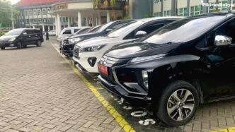 KPK Keluarkan Surat Edaran No. 2 Tahun 2026: Larangan Penggunaan Mobil Dinas untuk Mudik dan Gratifikasi Lebaran Ilustrasi mobil dinas pemerintah