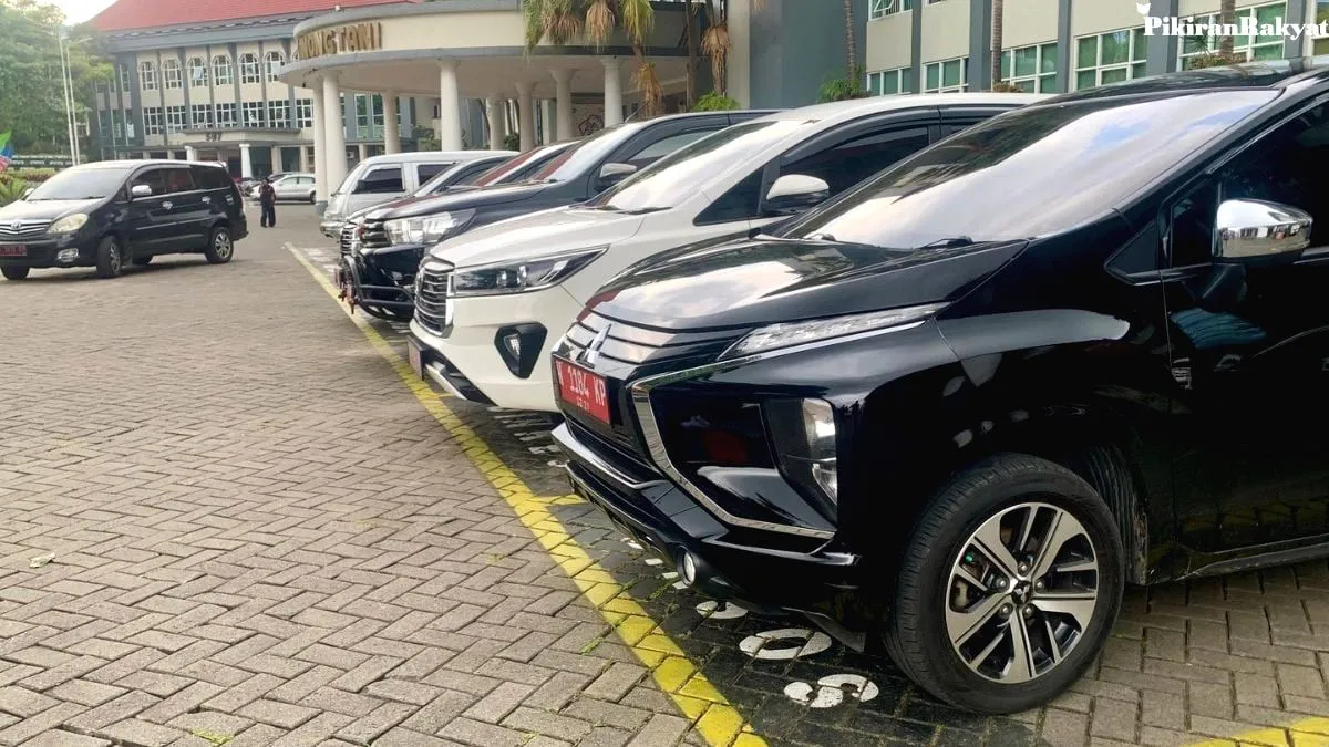 KPK Keluarkan Surat Edaran No. 2 Tahun 2026: Larangan Penggunaan Mobil Dinas untuk Mudik dan Gratifikasi Lebaran Ilustrasi mobil dinas pemerintah