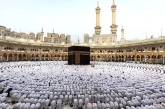 Meski Ditengah Ketegangan Timur Tengah, Pemberangkatan Jemaah Haji 2026 Dipastikan Mulai 22 April Ilustrasi suasana ibadah haji di kabah