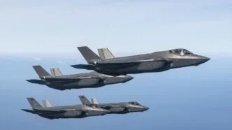 Spanyol Berani! Larang Pesawat Tempur Amerika Lewati Wilayah Udaranya Menuju ke Iran Jet tempur f35 terbang dalam formasi