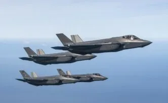 Spanyol Berani! Larang Pesawat Tempur Amerika Lewati Wilayah Udaranya Menuju ke Iran Jet tempur f35 terbang dalam formasi
