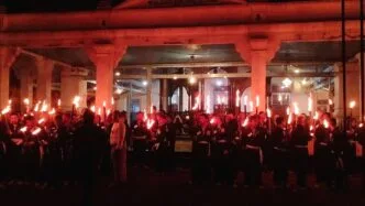 Dua Kubu Gelar Acara Malam Selikuran Keraton Surakarta dengan Rute Berbeda, Ratusan Peserta Bawa Obor dan Tumpeng Sewu Keraton surakarta gelar 2 pawai selikuran dengan rute berbeda