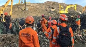 Longsor sampah bantargebang