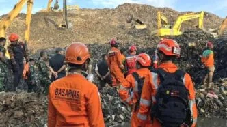 Longsor sampah bantargebang