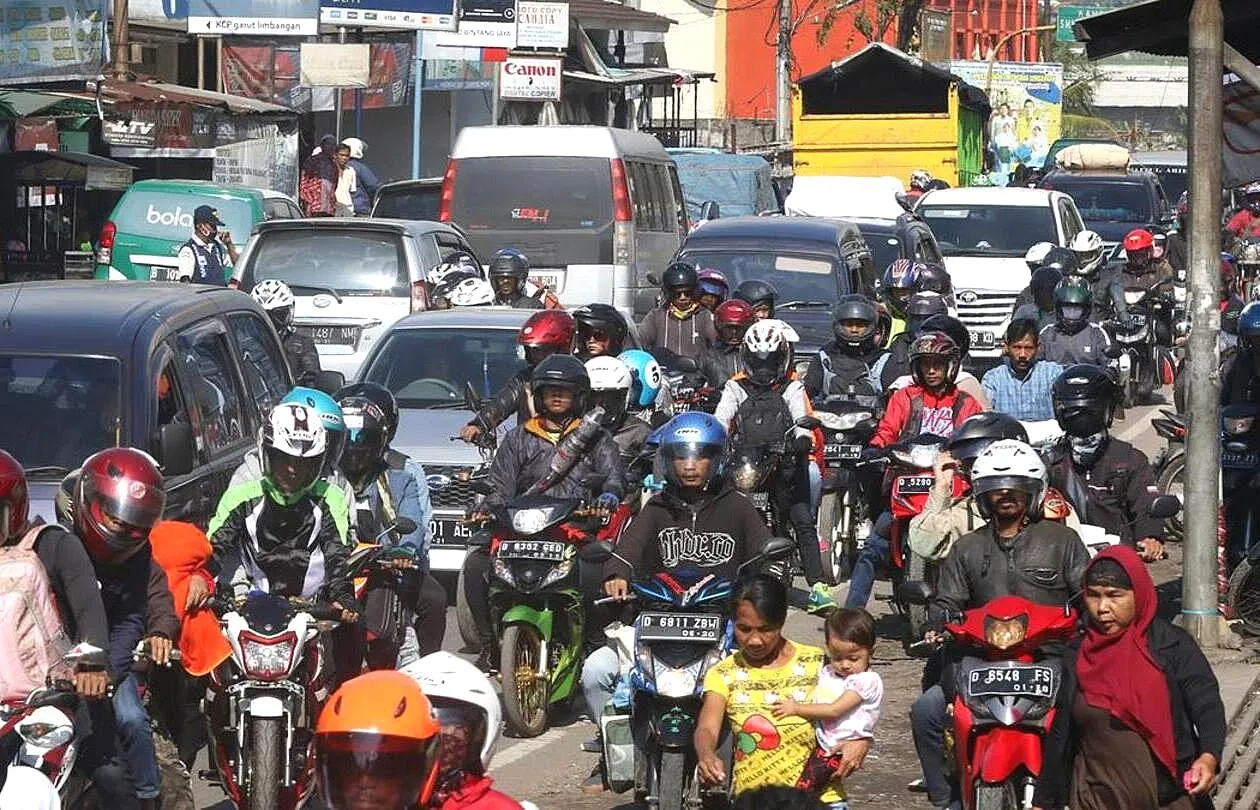 Kemacetan Parah di Garut-Bandung: 5.000 Kendaraan Padati Leles, Polisi Terapkan Rekayasa Lalu Lintas Dinamis Macet parah garut