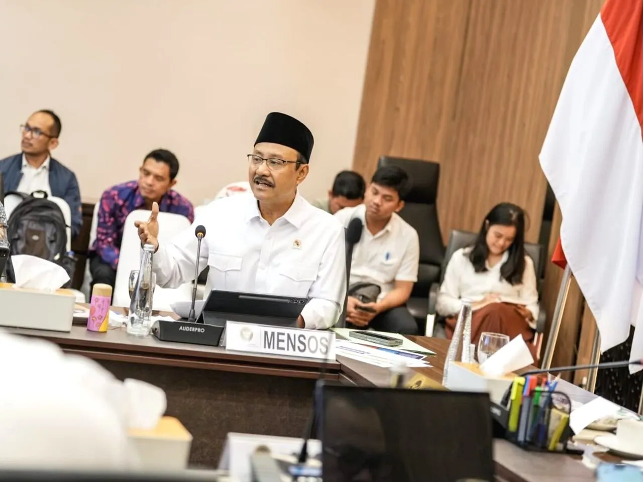 Hari Pertama Kerja, 2.708 ASN Kemensos Bolos! Gus Ipul Siapkan Sanksi Mensos gus ipul siapkan sanksi asn yang bolos