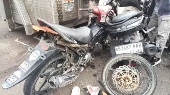 Motor ringsek kecelakaan bos rokok HS