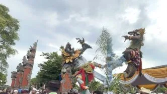 Pawai ogoh ogoh sambut nyepi