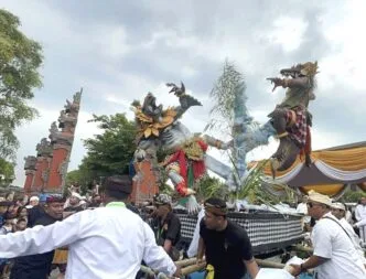 Pawai ogoh ogoh sambut nyepi