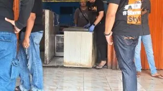 Karyawan Ayam Geprek di Bekasi Ditemukan Mengenaskan Terbungkus Plastik di Freezer Tempatnya Bekerja Penemuan mayat di freezer
