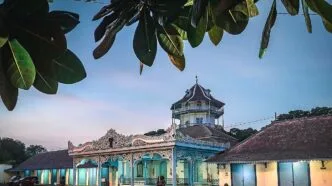 Suasana keraton solo malam hari