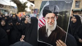 Warga iran berkabung dengan kematian ayatollah khamenei