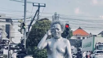 Fenomena Manusia Silver Kembali Marak di Perempatan Cargo Permai–Buluh Indah