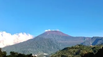 Gunung Slamet Bergejolak, Jalur Pendakian Ditutup hingga Waktu Tak Ditentukan