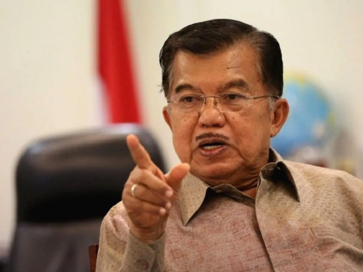 JK Minta Jokowi Tunjukkan Ijazah Asli untuk Akhiri Polemik Berkepanjangan JK Nilai Polemik Ijazah Jokowi Rugikan Banyak Pihak, Ini Solusinya