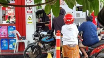 Motor Thunder Bebas Isi Pertalite Rp200 Ribu Tanpa Barcode, Antrean SPBU Maros Makassar Makin Parah